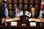 חתימת הסכם בין ישראלים וקוריאנים