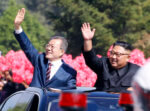 נשיא דרום קוריאה מון ג׳ה-אין ונשיא צפון קוריאה קים ג׳ונג און בנסיעה ברחובות פיוניאנג בירת צפון קוריאה